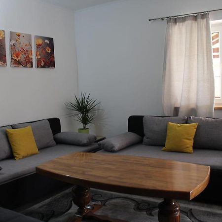 Apartman Lilium Knin Exterior foto