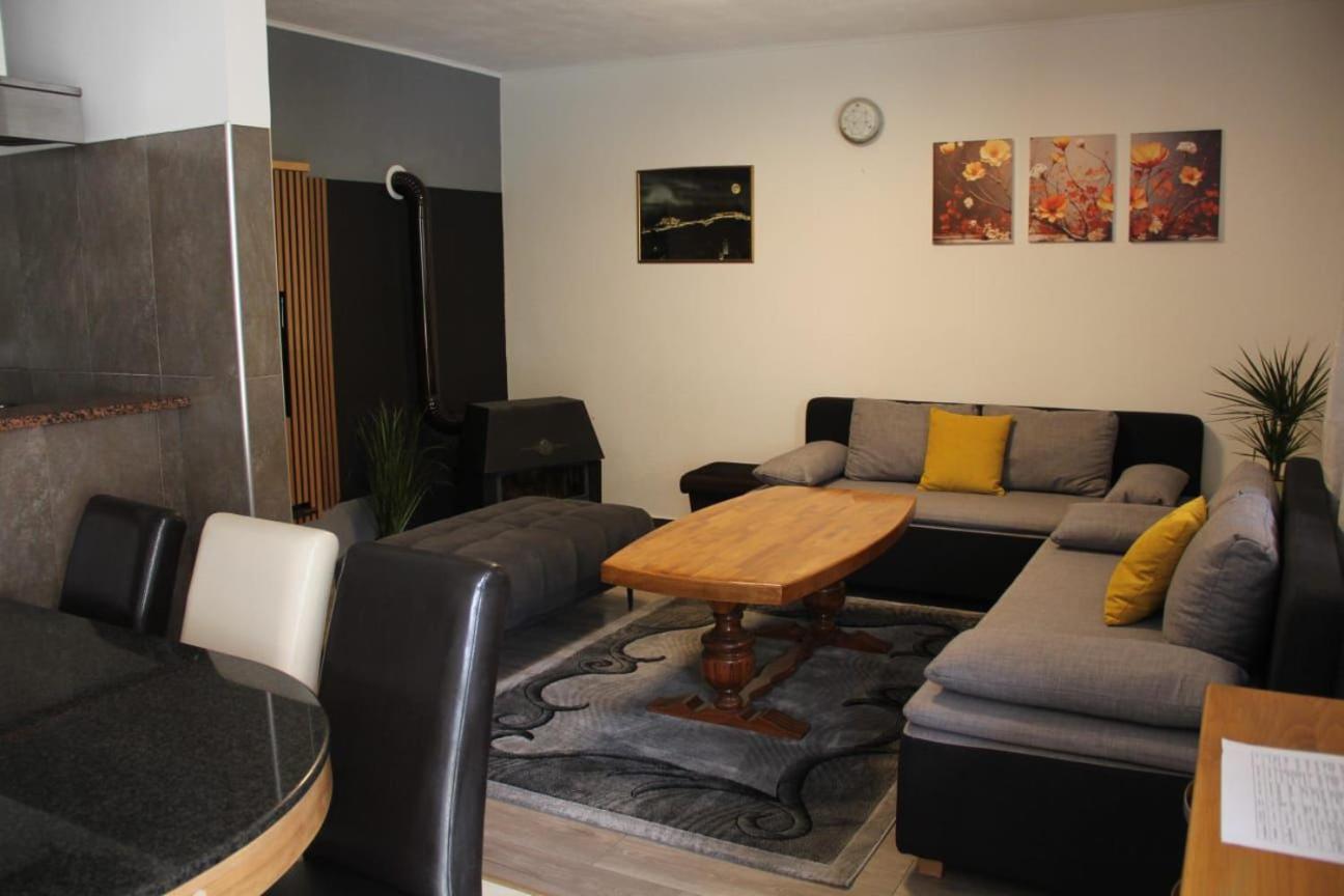Apartman Lilium Knin Exterior foto
