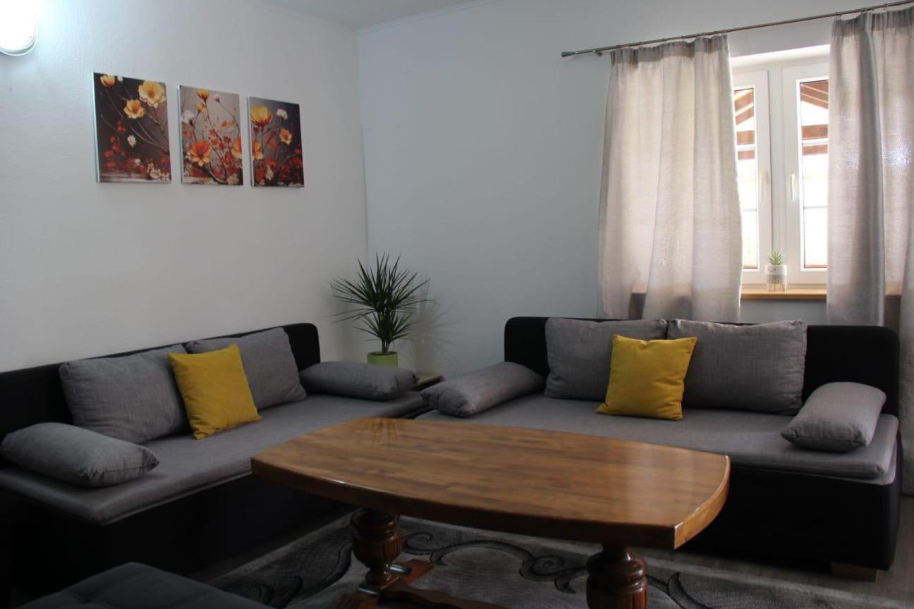 Apartman Lilium Knin Exterior foto